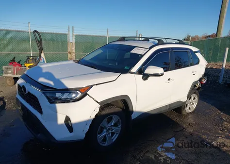 2021 Toyota Rav4 Xle z USA, uszkodzony, nr VIN 2T3P1RFV6MC161443